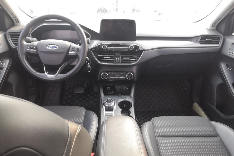 福特 福克斯 2019款 三厢 EcoBoost 180 自动锋潮型中控内饰12