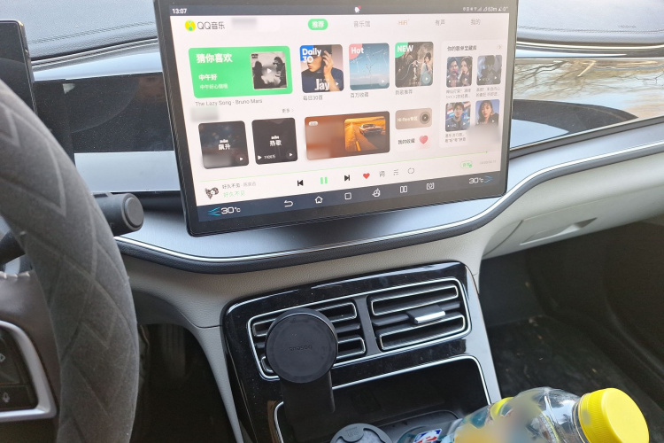 比亚迪 秦PLUS 2023款  冠军版 DM-i 120KM超越型局部细节16