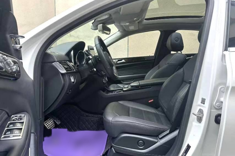 奔驰GLE轿跑 2017款 GLE 320 4MATIC 轿跑SUV中控内饰7001