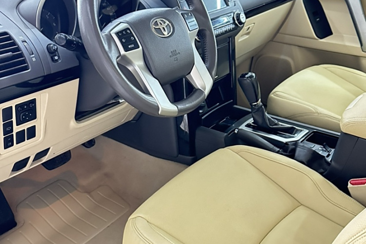 丰田 普拉多（平行进口）中控内饰7001