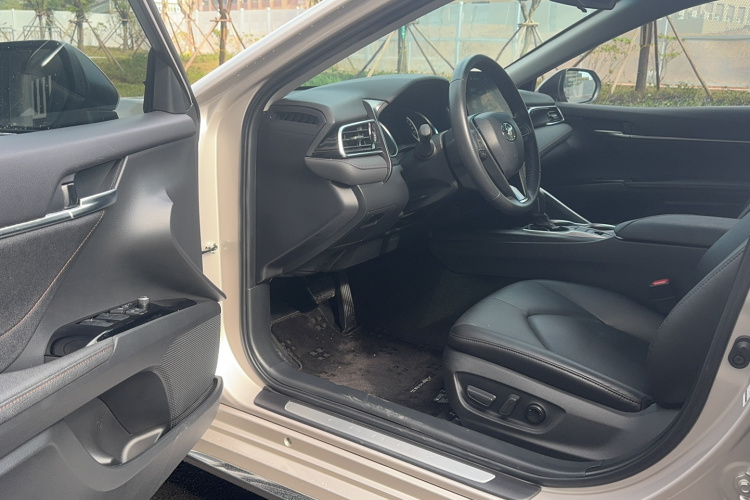 丰田 凯美瑞 2023款 2.0G 豪华版中控内饰7001