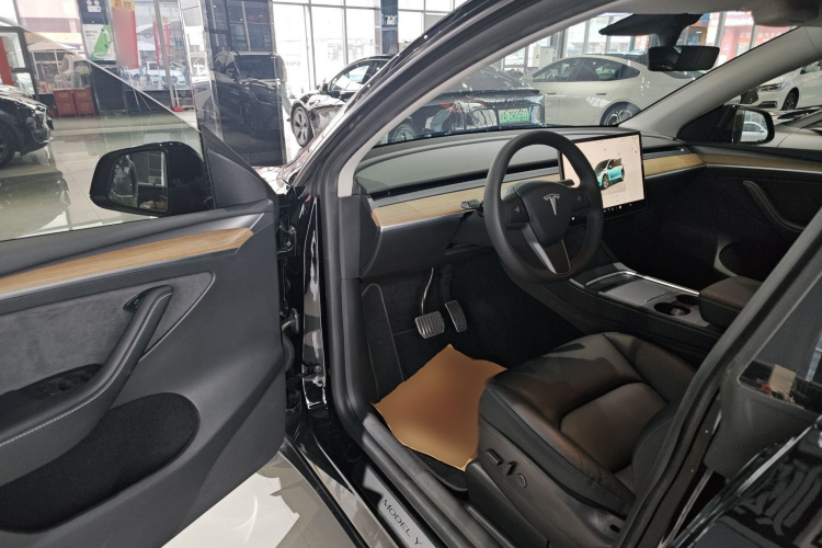 特斯拉 Model Y 2022款 后轮驱动版中控内饰20