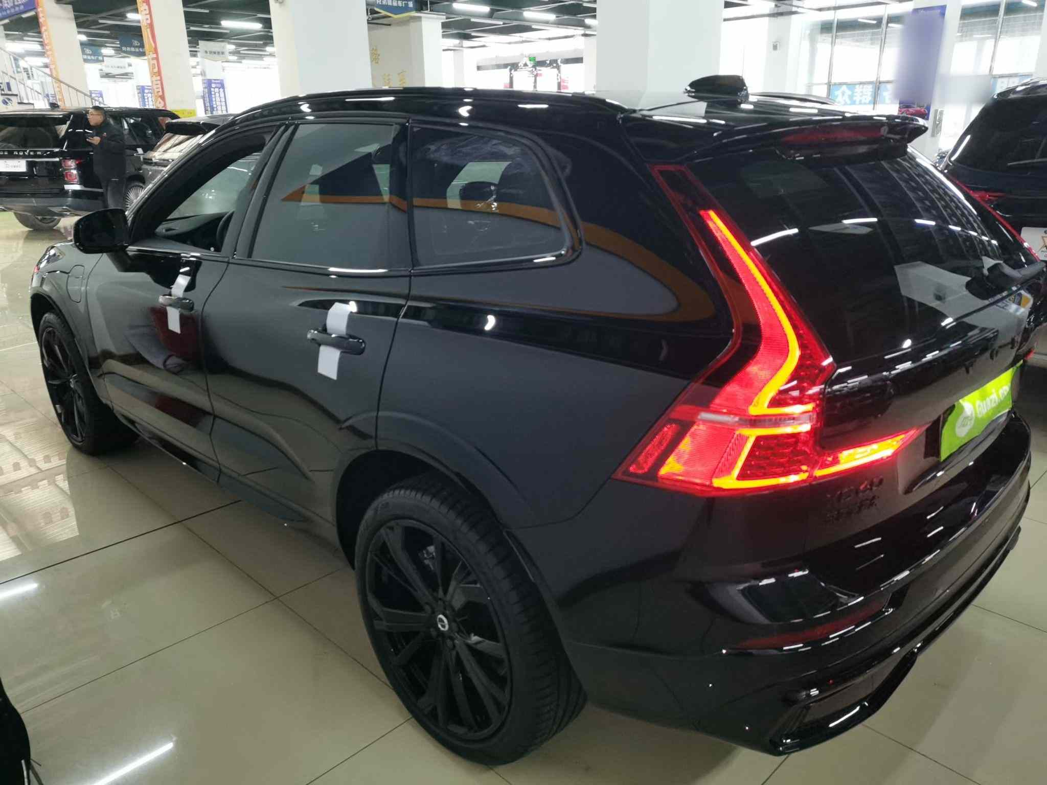 沃尔沃XC60新能源 2025款 插电式混动 长续航四驱智远极夜黑版(3)