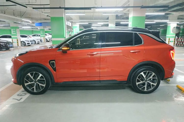 领克01 2017款 2.0T 四驱劲Pro版车身外观4