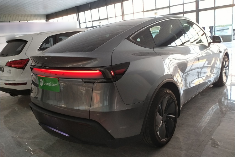 特斯拉 Model Y 2025款 长续航全轮驱动版车身外观7