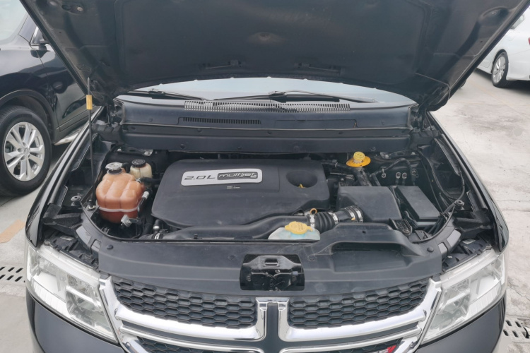 道奇 酷威 2015款 2.0TD 四驱尊尚版机舱底盘24