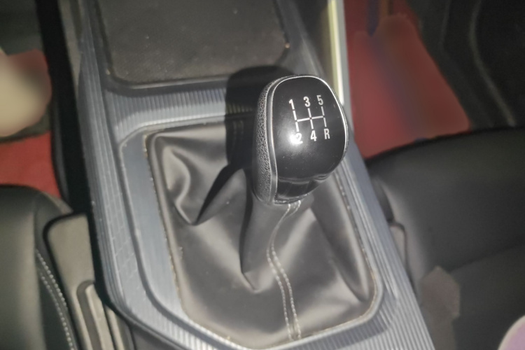 吉利汽车 帝豪 2025款 第4代 1.5L 手动龙腾版局部细节18