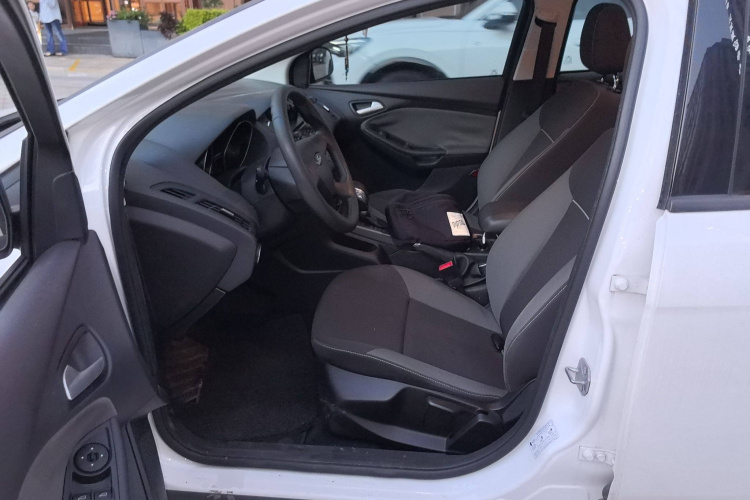 福特 福克斯 2012款 两厢 1.6L 自动舒适型局部细节19