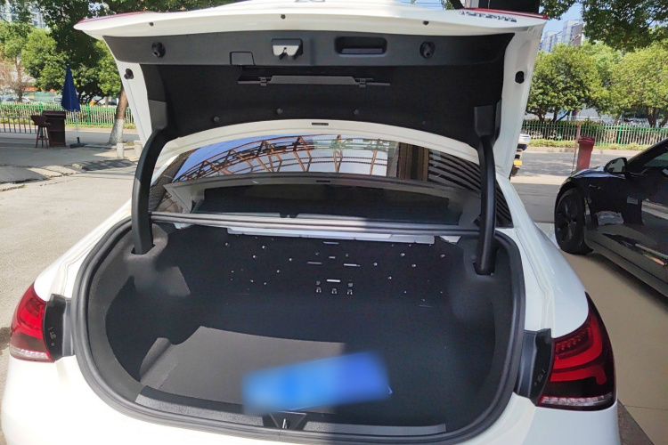 奔驰A级 2021款 A 200 L 运动轿车动感型局部细节23