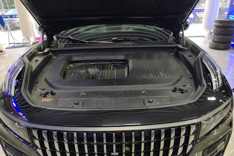 领克09 EM-P 2023款 2.0TD EM-P 远航版PM 六座机舱底盘24