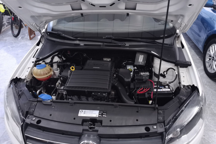 大众 捷达 2015款 质惠版 1.6L 手动时尚型机舱底盘24