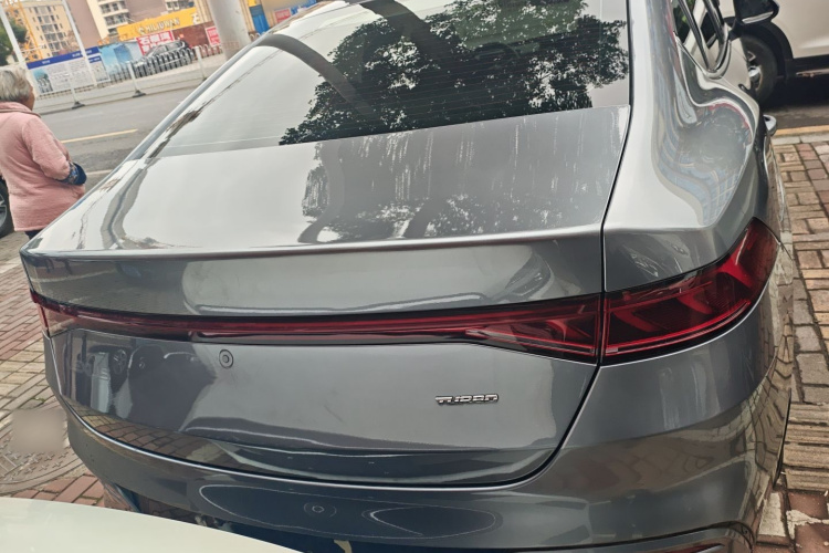 比亚迪 秦PLUS 2024款 荣耀版 DM-i 55KM领先型车身外观6