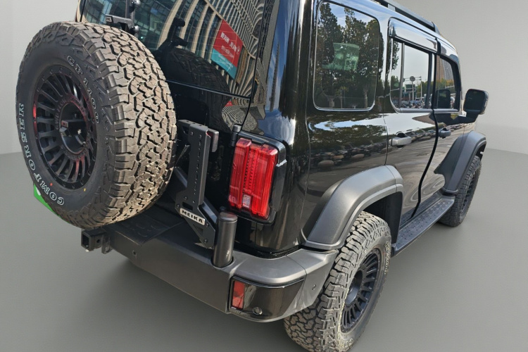 坦克300 2025款 2.0T 征服者车身外观7