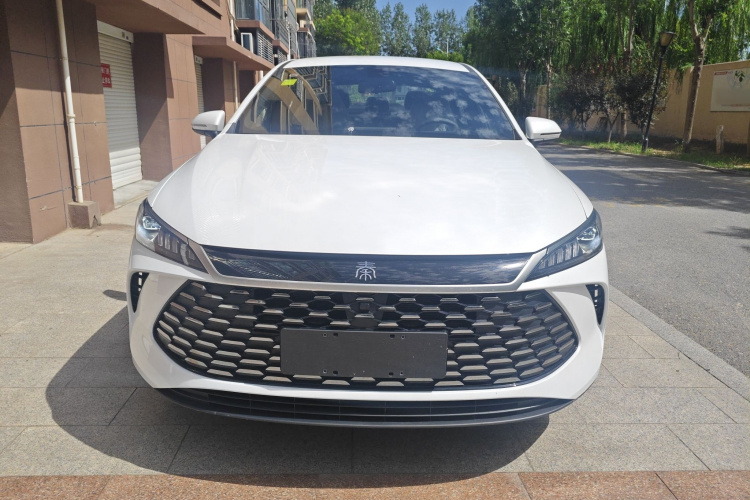 比亚迪 秦PLUS 2025款 DM-i 智驾版 55KM领先型车身外观2