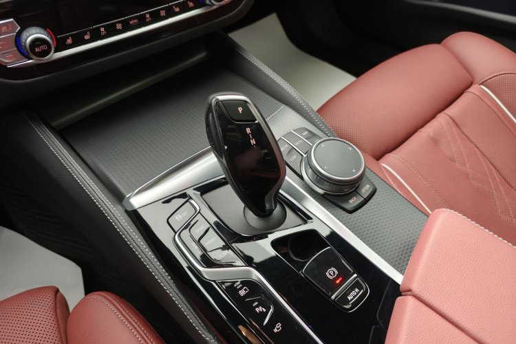 宝马5系新能源 2021款 535Le 先锋版M运动套装中控内饰7008