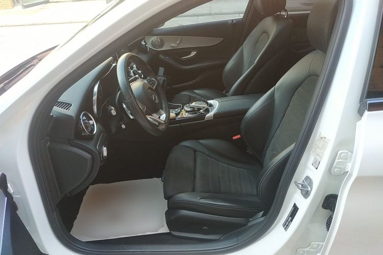 奔驰C级 2018款 C 200 运动版中控内饰19