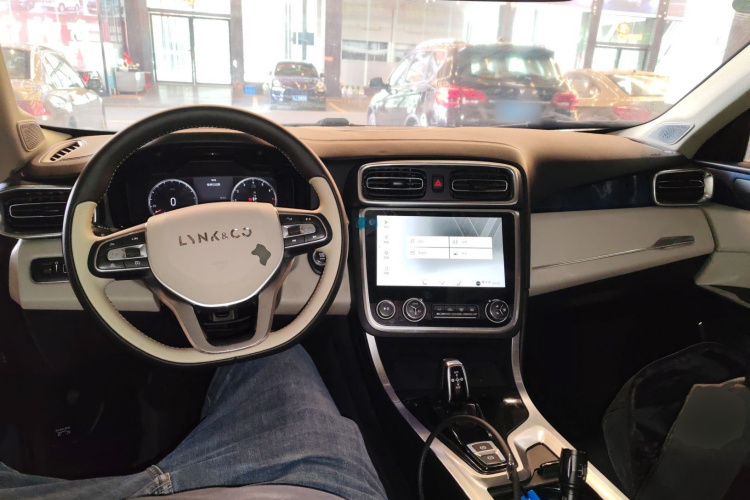 领克01 2017款 2.0T 两驱耀Pro版中控内饰7002