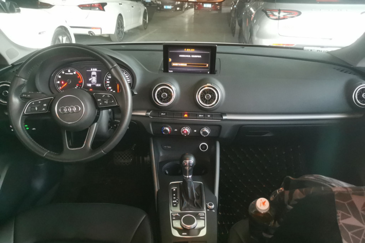 奥迪A3 2019款 Sportback 35 TFSI 进取型 国V中控内饰7002