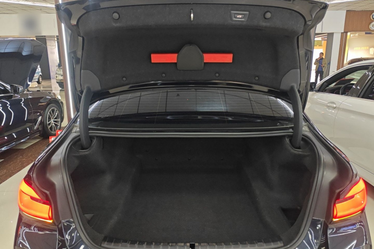 宝马5系 2022款 改款 525Li M运动套装机舱底盘23