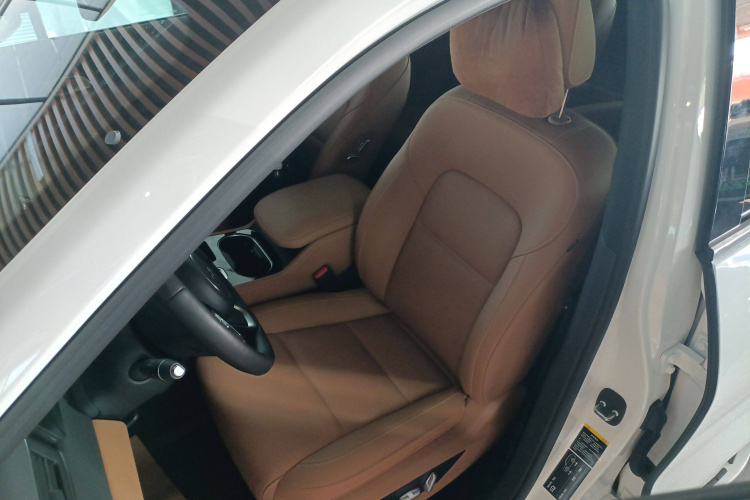 理想汽车 理想ONE 2020款 增程6座版中控内饰19