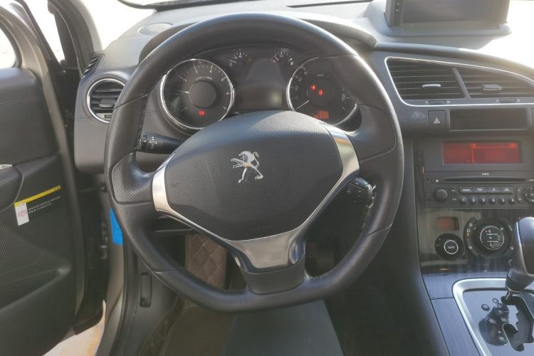 标致3008 2015款 1.6THP 自动潮流版中控内饰13