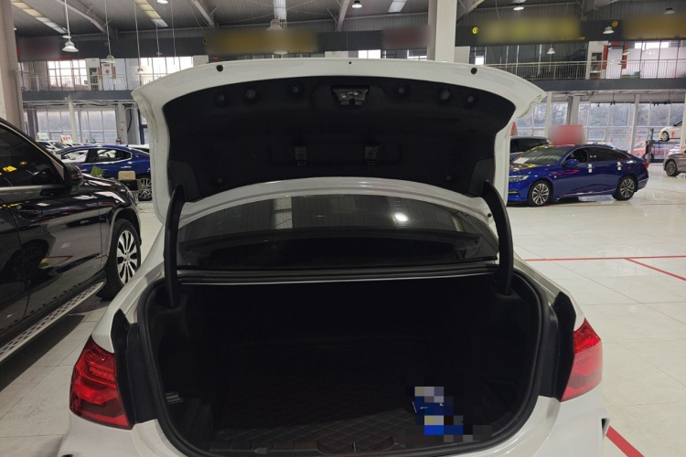 宝马1系 2023款 120i M运动版机舱底盘23