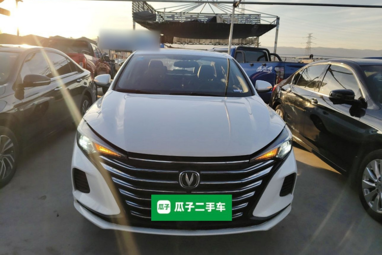 长安 逸动 2020款 PLUS 1.6L GDI 手动豪华型车身外观2
