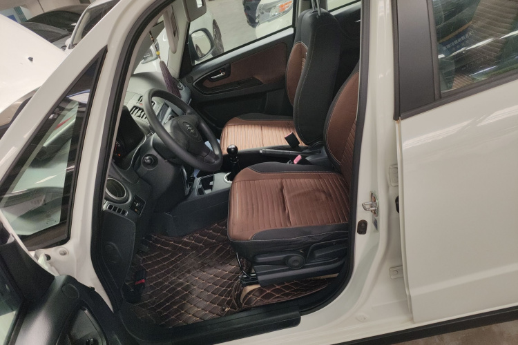 铃木 天语 SX4 2013款 1.6L 手动酷锐型中控内饰19