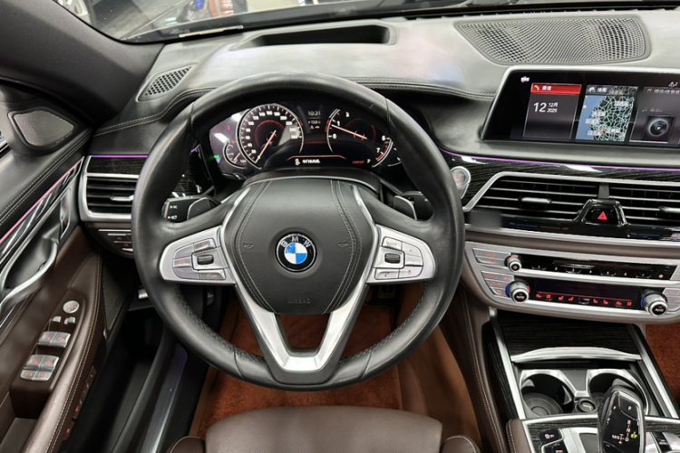 宝马7系 2018款 730Li 尊享型 M运动套装中控内饰7015