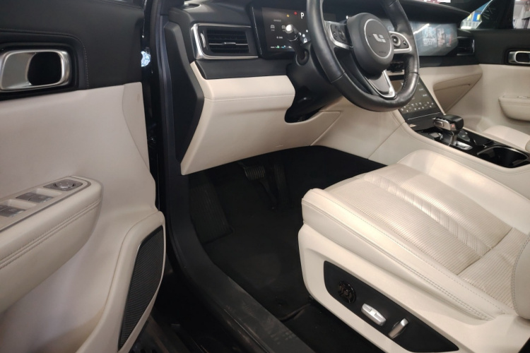 理想汽车 理想ONE 2020款 增程6座版中控内饰7003