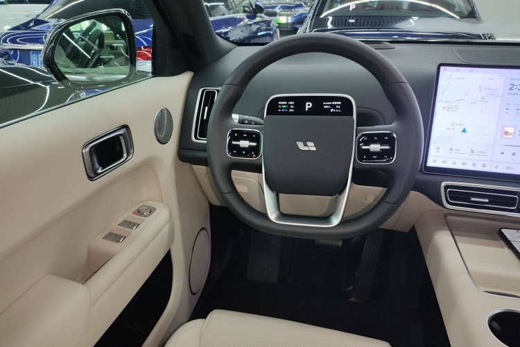 理想汽车 理想L9 2022款 Max中控内饰13