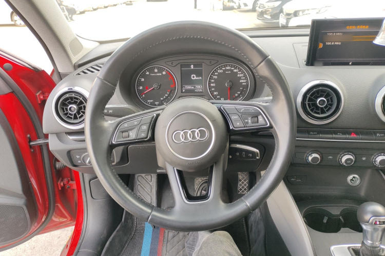 奥迪A3 2018款 30周年年型 Limousine 35 TFSI 时尚型中控内饰13