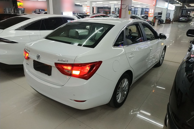 别克 英朗 2015款 15N 自动精英型车身外观7