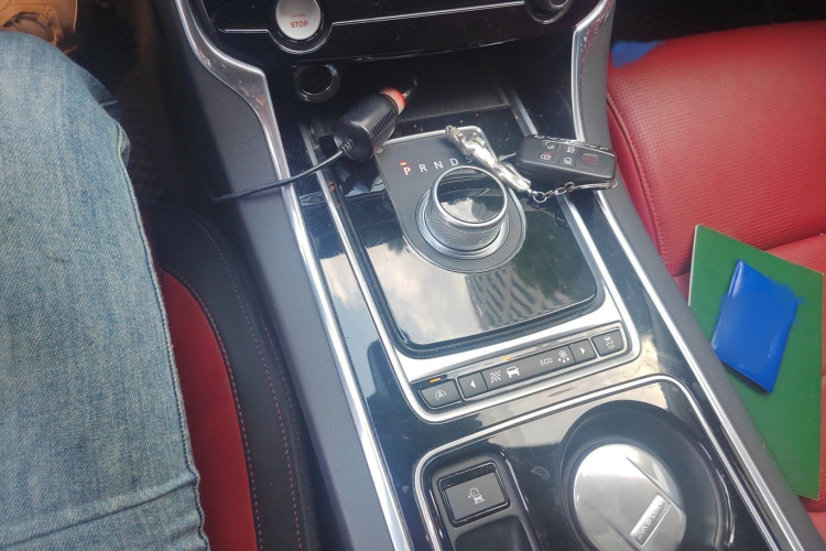 捷豹XE 2015款 2.0T 200PS R-Sport局部细节18