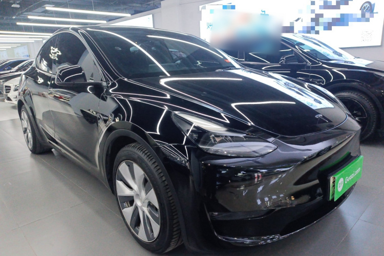 特斯拉 Model Y 2021款 标准续航后驱版车身外观3