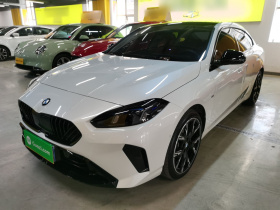 宝马2系 2025款 225L M运动曜夜套装