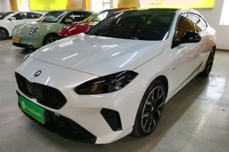 宝马2系 2025款 225L M运动曜夜套装