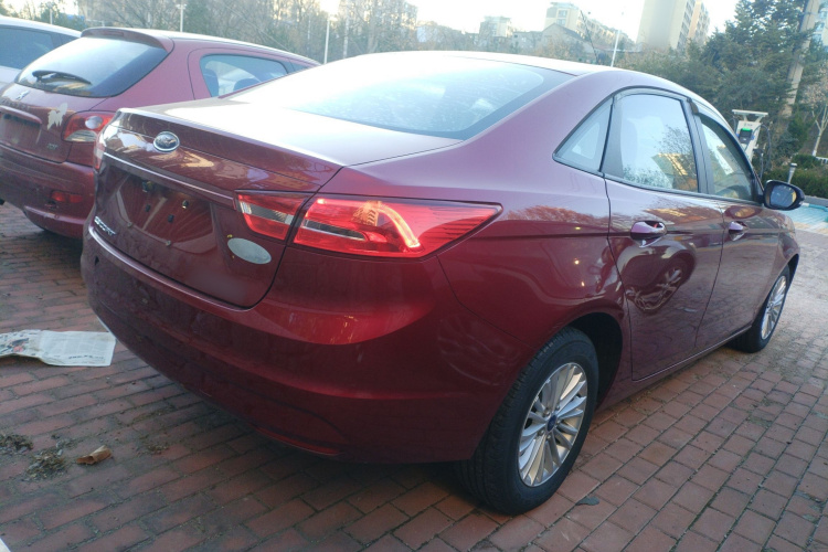 福特 福睿斯 2015款 1.5L 手动舒适型车身外观6