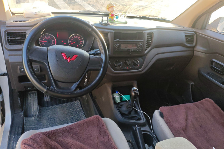 五菱汽车 五菱宏光V 2022款 1.5L劲取版电动助力LAR中控内饰12