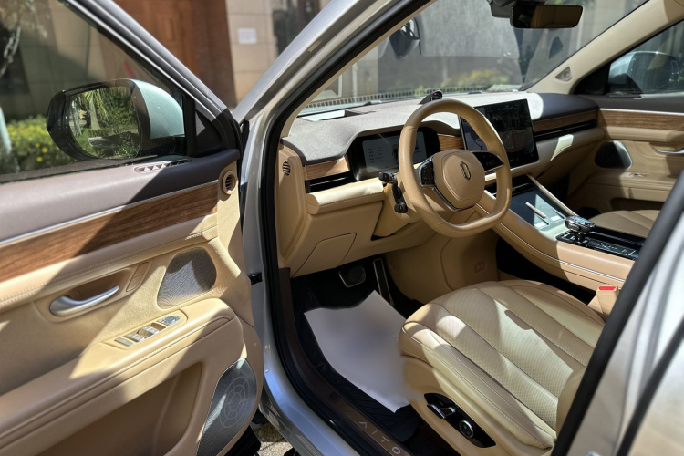 鸿蒙智行 问界M7 2024款 1.5T 智驾四驱Ultra版 6座中控内饰7002