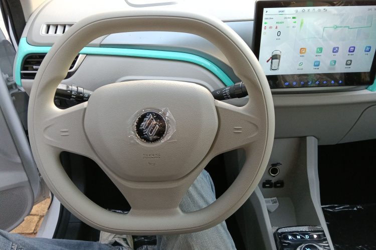 江铃集团新能源 易至EV3 2025款 Plus 330KM舒适型中控内饰13