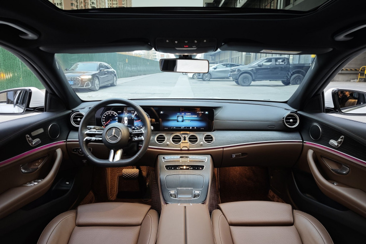 奔驰E级 2023款 改款 E 260 L 运动型中控内饰7002