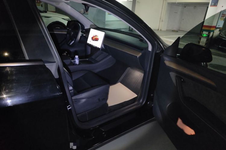 特斯拉 Model Y 2022款 改款 后轮驱动版局部细节9005