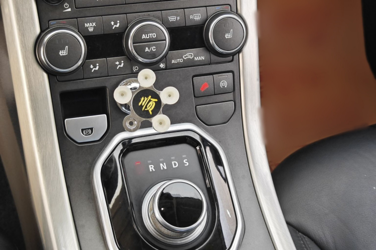 路虎 揽胜极光 2015款 2.0T 五门智耀版中控内饰7010