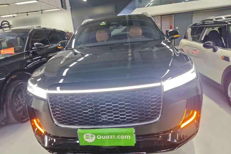 理想汽车 理想ONE 2021款 增程6座版车身外观2