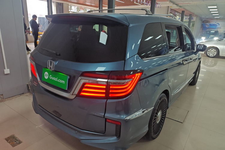 本田 艾力绅 2016款 2.4L 至尊版车身外观7