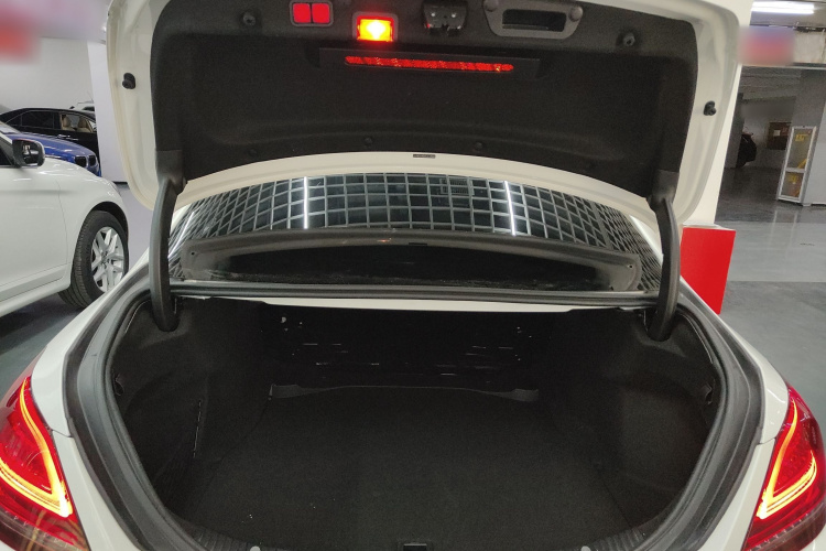 奔驰C级 2019款 C 180 L 时尚型运动版局部细节23