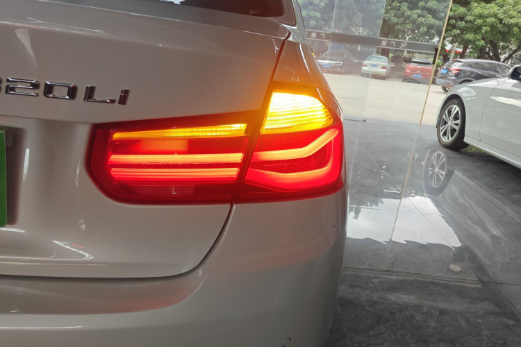 宝马3系 2018款 320Li 时尚型车身外观9