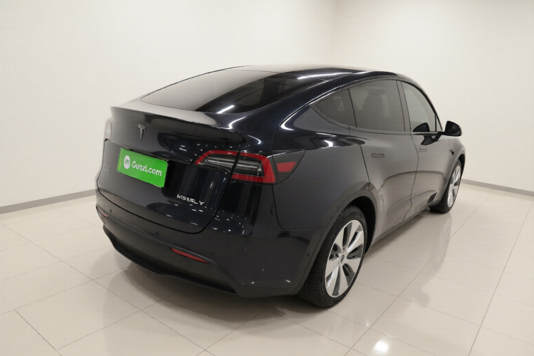 特斯拉 Model Y 2021款 标准续航后驱版车身外观7
