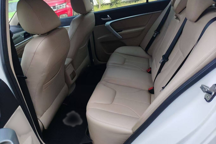 吉利汽车 帝豪 2017款 三厢百万款 1.5L 手动豪华型中控内饰7004